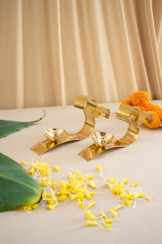 Om Brass Diya - Pitaltamba