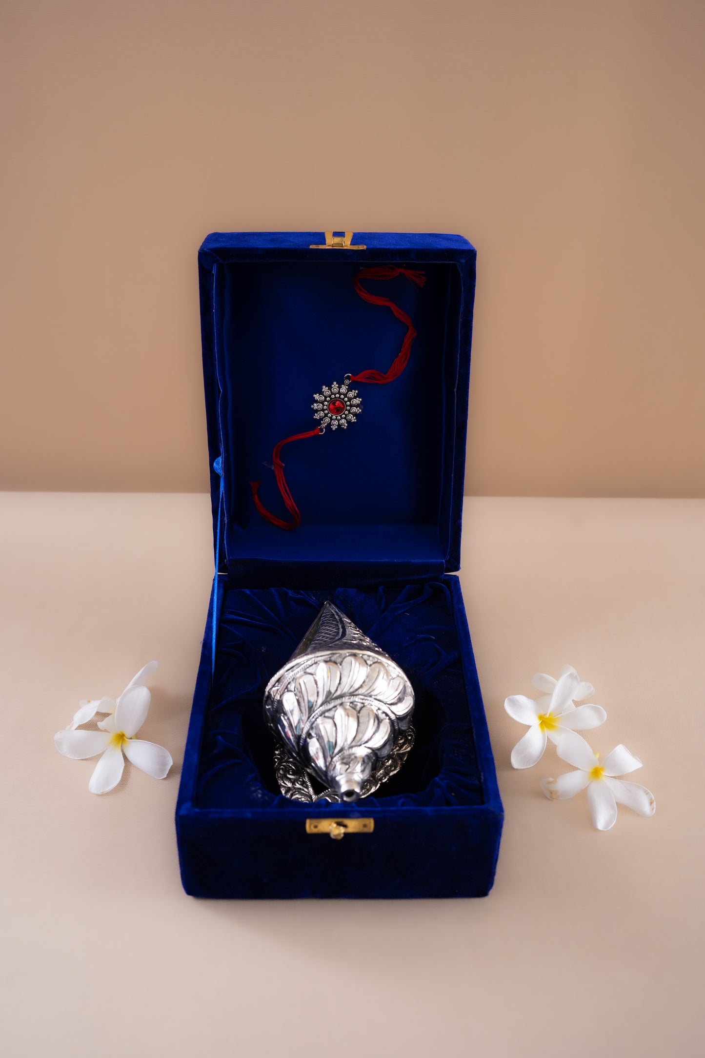Shankh with fine plate