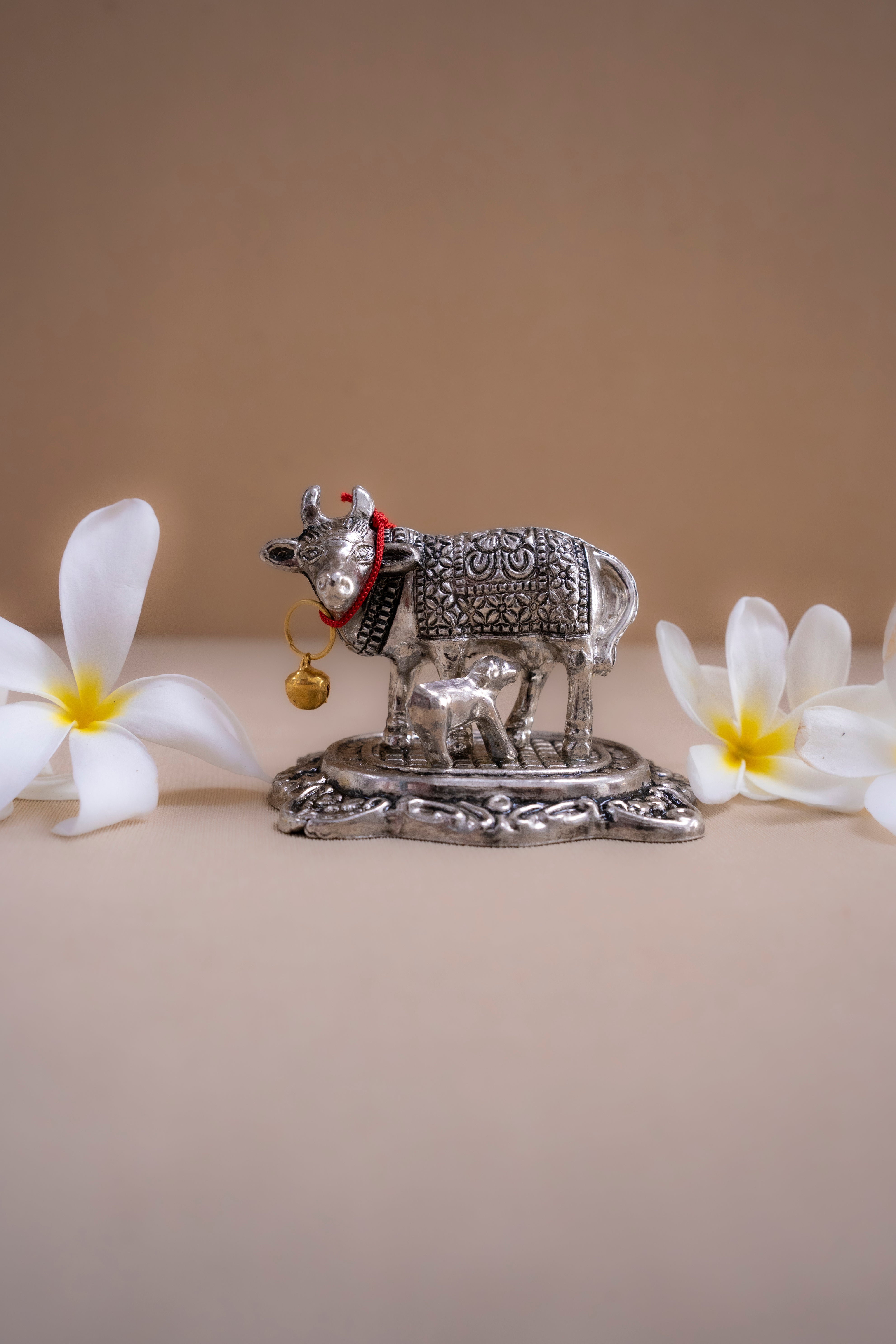 Kamadhenu Idol With Calf & Silver Plated Tulsi – Silver Finish