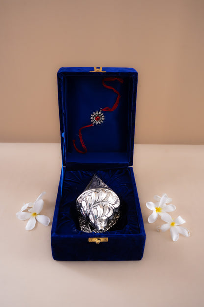 Shankh with fine plate