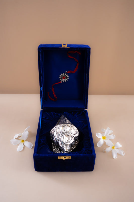 Shankh with fine plate