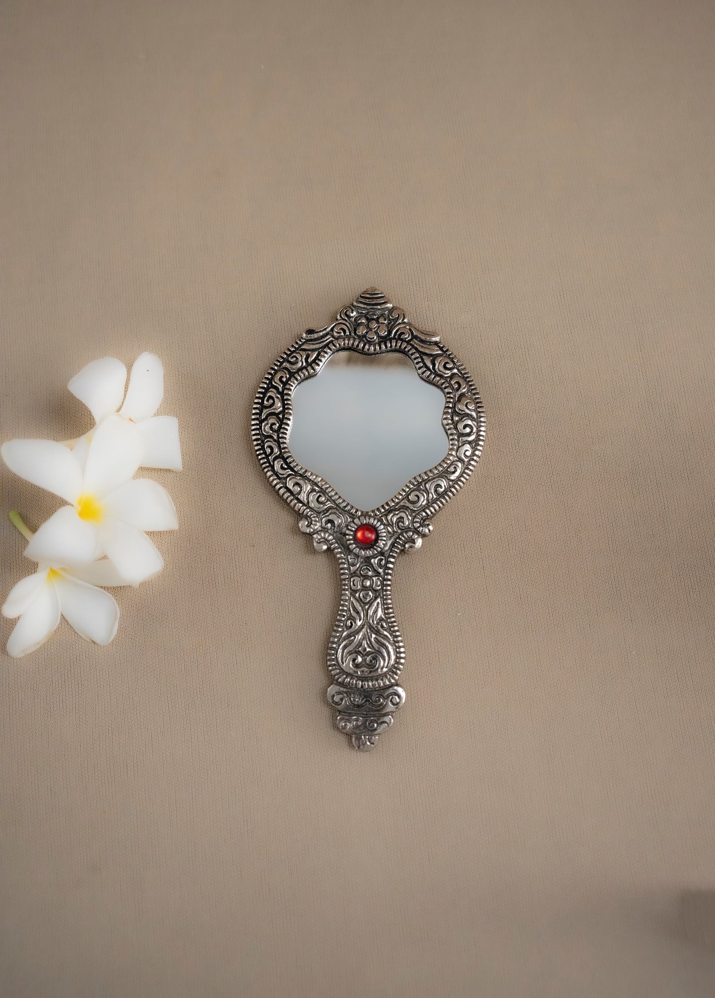 Decorative hand mirror with floral 